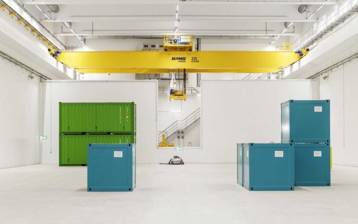 Bereitstellungshalle grafenrheinfeld halle mit containern kernkraftwerk johannes kiefer Bereitstellungshalle grafenrheinfeld halle mit containern kernkraftwerk johannes kiefer